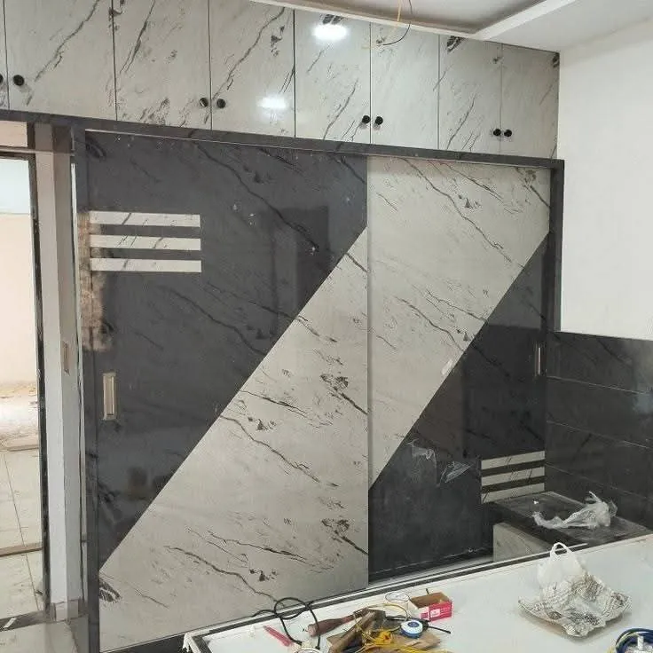 Sliding wardrobe in black marble glossy finish